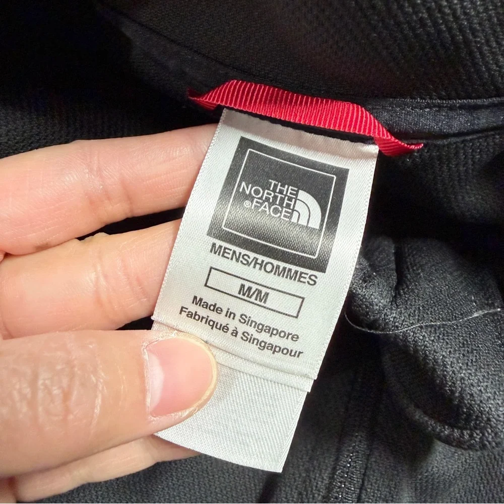 The North Face Men’s Winter Warm Essential Mock 1/4 Zip Shirt in Black M